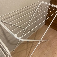 
IKEAの洗濯干しとキッチンワゴン。の画像