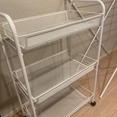 
IKEAの洗濯干しとキッチンワゴン。の画像