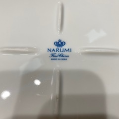 ナルミの白いプレートの画像