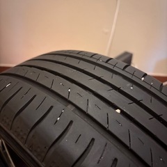 15インチのアルミホイールとタイヤセットの画像