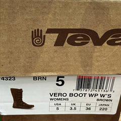 Tevaブーツの画像