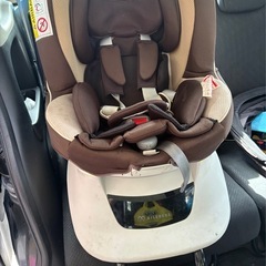 エールべべ チャイルドシートの画像