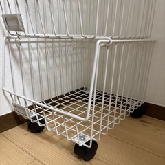 【9/15引取優先】(4段)キャスター付きスチールラック バスケット スタッキングの画像