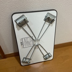 折りたたみ机の画像