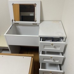 ホワイトドレッサー・鏡台　3引き出し付きの画像