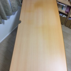 ニトリ事務机（幅65 x 奥行き150 x 高さ71 cm．2004年ごろ購入）の画像