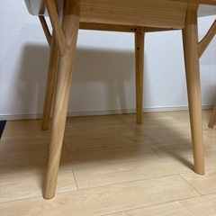 ダイニングテーブル、椅子の画像