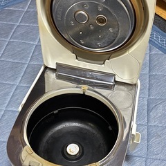 炊飯器5.5号炊きSR-PW107の画像
