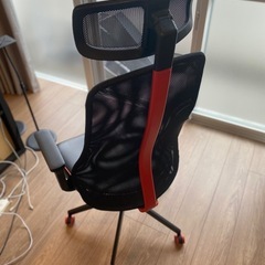 ゲーミングチェア IKEA matchspelの画像