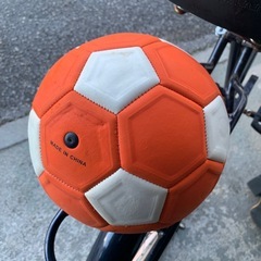フットサル用?サッカーボールにしては小さいボールの画像