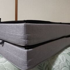 コーナンオリジナル収納できるスツール　2つの画像