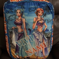 ビビ、ナミクッションと、ロビンフィギュアの画像