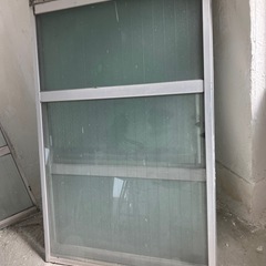 アルミサッシ窓8枚無料あげますの画像