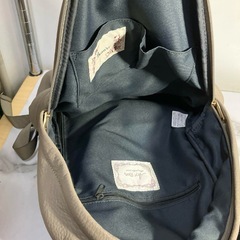 O2509-271 Anemone×Beaure レザーリュックサック グレージュ 中古の画像