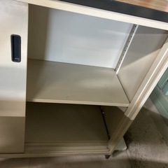 オフィスキャビネット兼カウンターの画像
