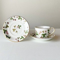 WEDGWOOD Wild Strawberry 野苺 ティーカップ&ソーサーの画像