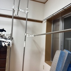 突っ張り式の物干し竿の画像