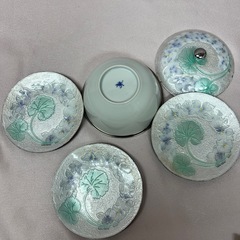 器と皿の画像