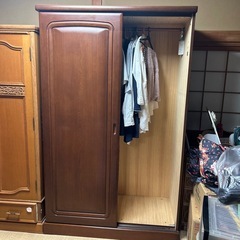 現地引き取り限定　洋タンスの画像