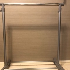 ハンガーラックの画像