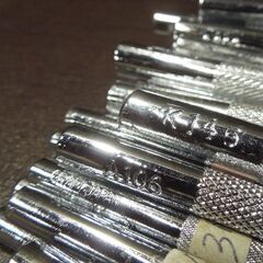 革製品 レザークラフト 刻印道具 革細工 彫刻 スタンプ 加工道具 手芸工具 47本+ナイフ1本 まとめて レタパ可 札幌市 新道東店の画像