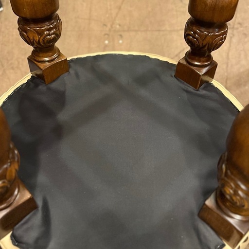 《売約済》【武蔵小山店】 ヴィンセント vincentスツール オットマン 1人掛け ラウンドスツール 椅子 バルボスレッグ ベージュ 合皮 英国調 イギリス アンティーク調