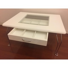 コレクションテーブル ニトリ ガラステーブル ピンクの画像