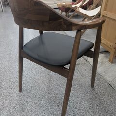 【上質なデザインチェア】 ダイニングチェア 関家具 DC MANTA マンタ ウォールナット chair イス 椅子：ウォールナット/ブラックの画像