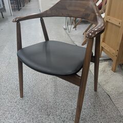 【上質なデザインチェア】 ダイニングチェア 関家具 DC MANTA マンタ ウォールナット chair イス 椅子：ウォールナット/ブラックの画像