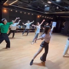  ダンスを始めたい、ダンスが好きで踊れる環境を探してる方、初心者大歓迎 ダンススクール　ダンススタジオの画像