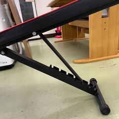【リサイクルショップ ピカソ 小松原】🏋️‍♂️🔥本格派‼ インクラインベンチ✨角度調整×レッグサポート×チューブ付き💪★2201★の画像