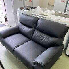 【リサイクルショップ ピカソ 小松原】🛋️🔥高級感MAX‼ 美品ソフトレザー調ブラック2人掛けソファ✨極上の座り心地×スタイリッシュデザイン💯★9613★の画像