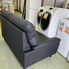 【リサイクルショップ ピカソ 小松原】🛋️🔥高級感MAX‼ 美品ソフトレザー調ブラック2人掛けソファ✨極上の座り心地×スタイリッシュデザイン💯★9613★の画像