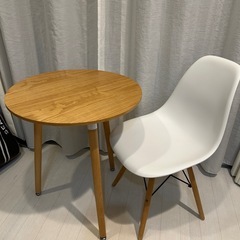 カフェテーブル&イス✨美品の画像