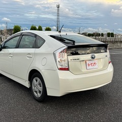 トヨタ プリウス 距離8万です 車検9年9月までです コミコミ値段の画像