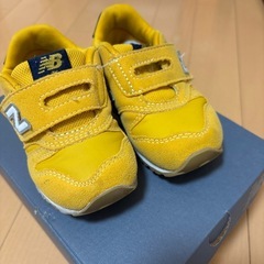 キッズスニーカー　13.5 ニューバランスの画像