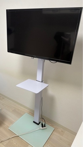 テレビ（スタンド、ファイヤーTV付き）