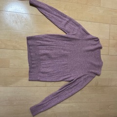 ユニクロ　紫のセーター　Mサイズの画像