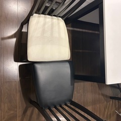 ホワイト＆ブラックテーブル椅子4脚　の画像