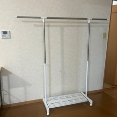 軽量かつ頑丈なキャスター付きハンガーラック　伸縮パイプハンガーの画像
