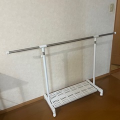軽量かつ頑丈なキャスター付きハンガーラック　伸縮パイプハンガーの画像