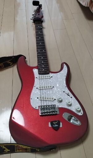 価格交渉可能です。junoのストラトキャスタータイプのエレキギターを