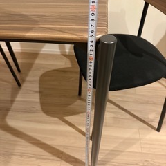 木目調ダイニングテーブル、椅子2脚セットの画像