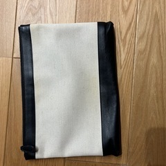 バレンシアガ　クラッチバッグ
の画像