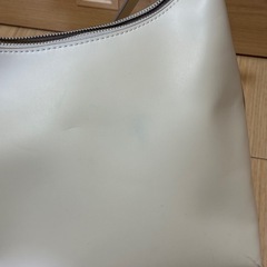 【ユニクロ】1度使用したのみ　レザータッチスクエアショルダーバッグの画像