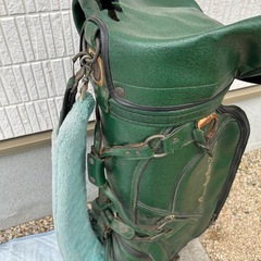 794、　　古いゴルフクラブと、ゴルフバッグの画像