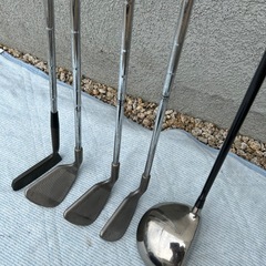 795、　　中古のPINGのクラブ3本とその他2本の合計5本 の画像