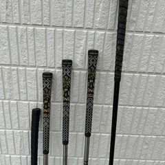 795、　　中古のPINGのクラブ3本とその他2本の合計5本 の画像