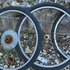自転車のタイヤの画像