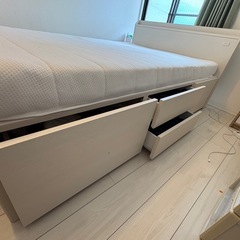 収納たっぷり ダブルベッド（マットレス付き）の画像